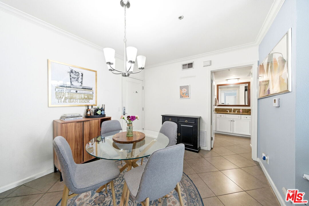 7320 Hawthorn Ave Unit: 410