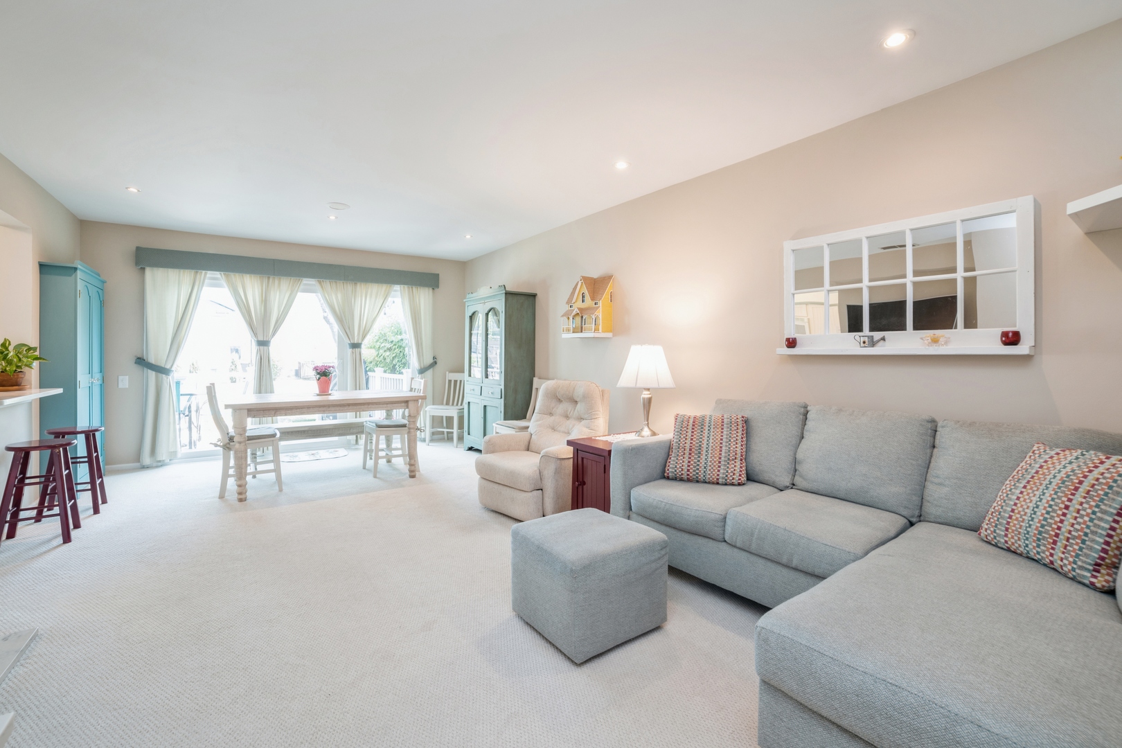 1986 College Green Drive