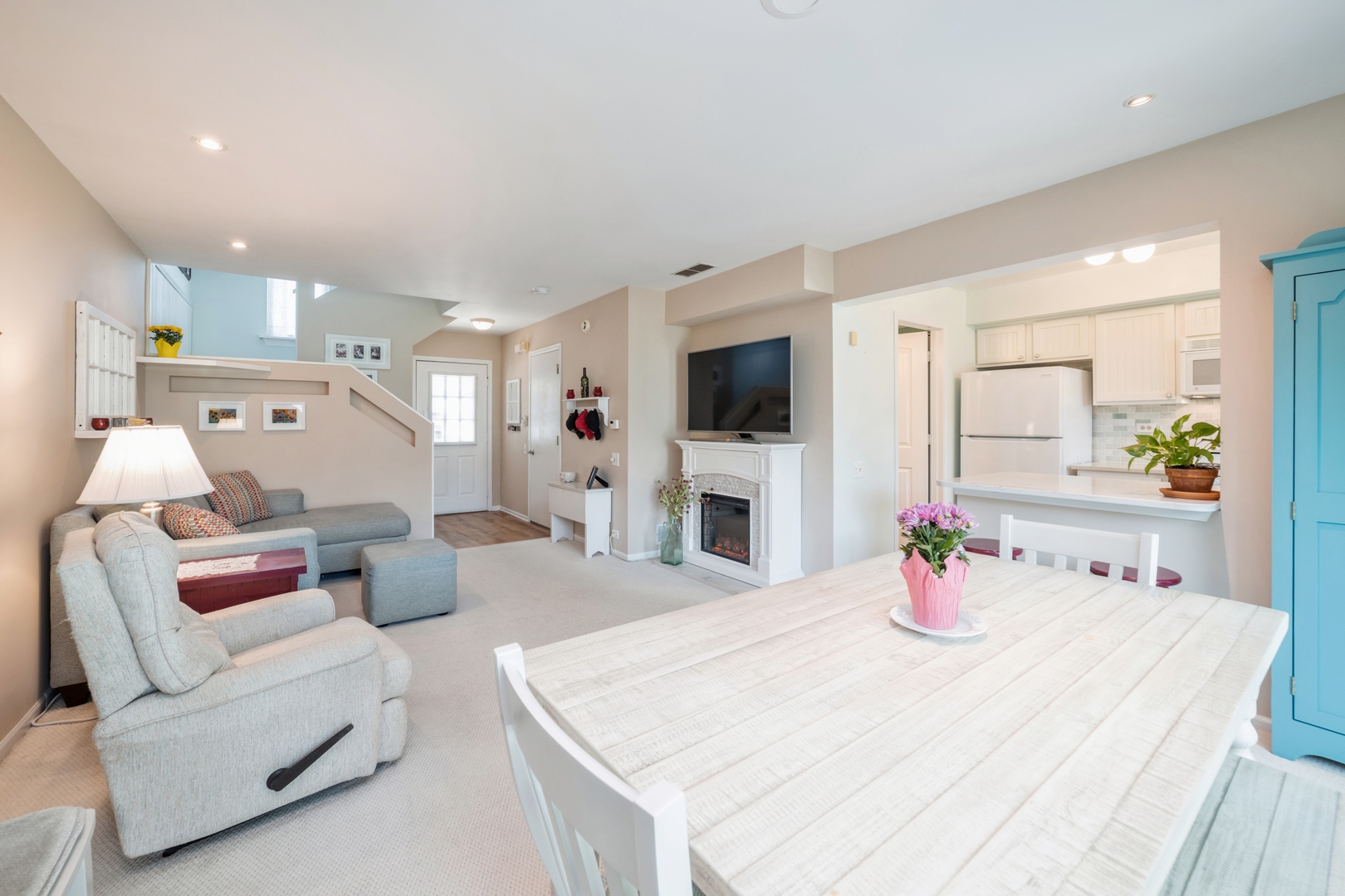 1986 College Green Drive