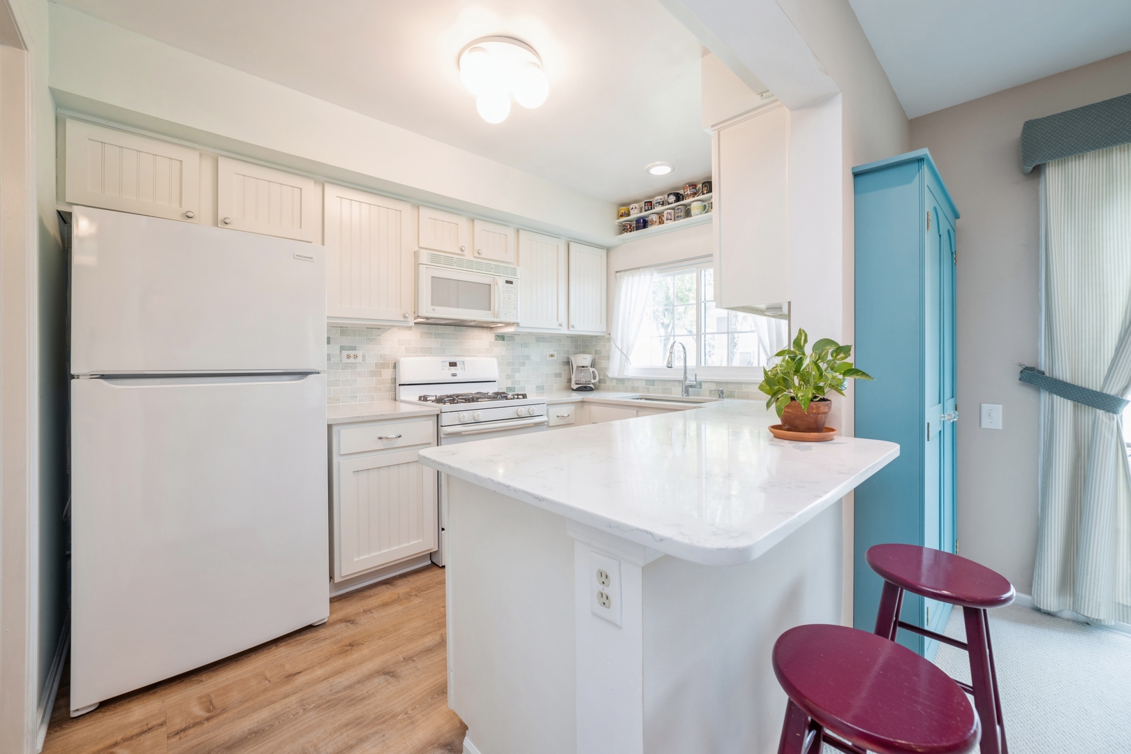 1986 College Green Drive