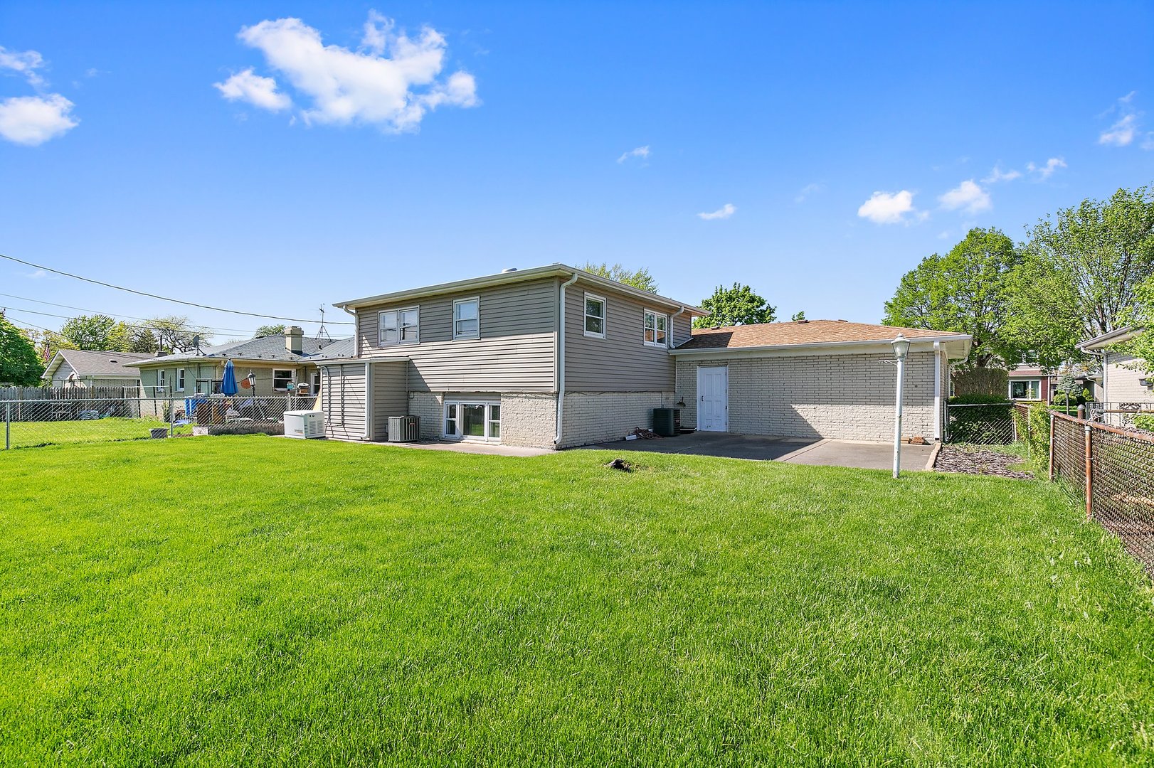 1825 W Pheasant Trail