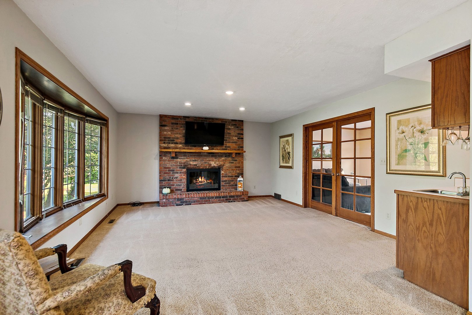 11385 HILLSBORO Drive