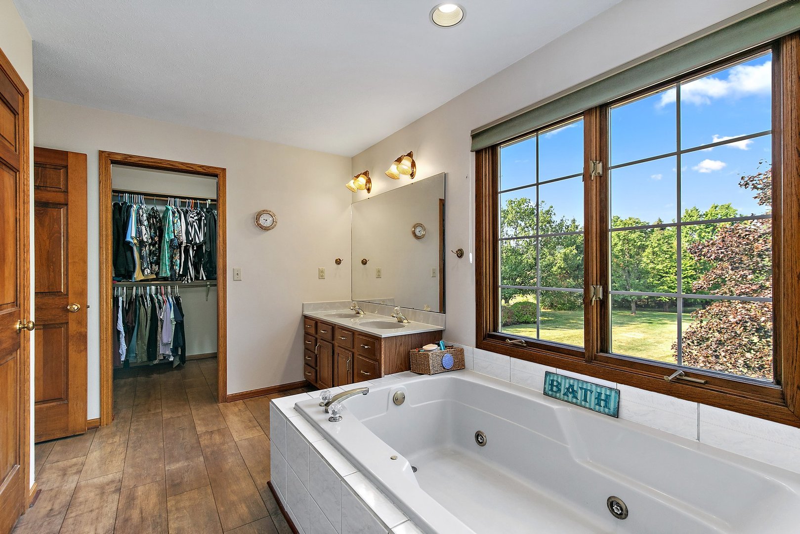 11385 HILLSBORO Drive