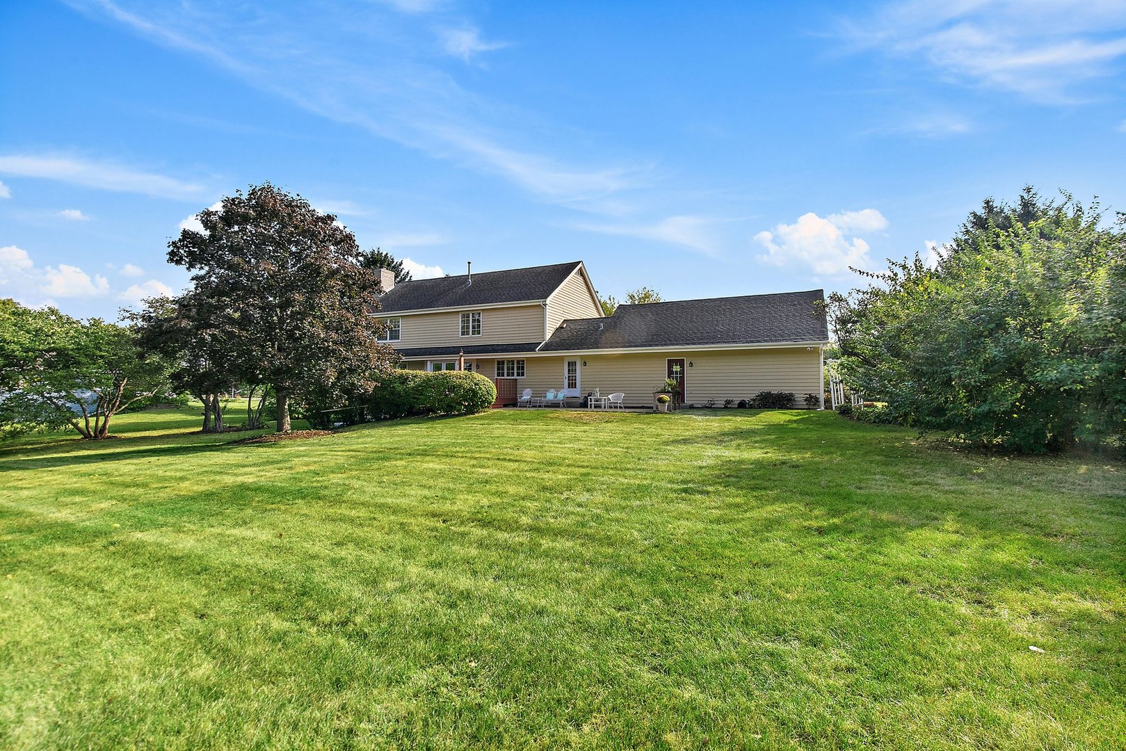 11385 HILLSBORO Drive