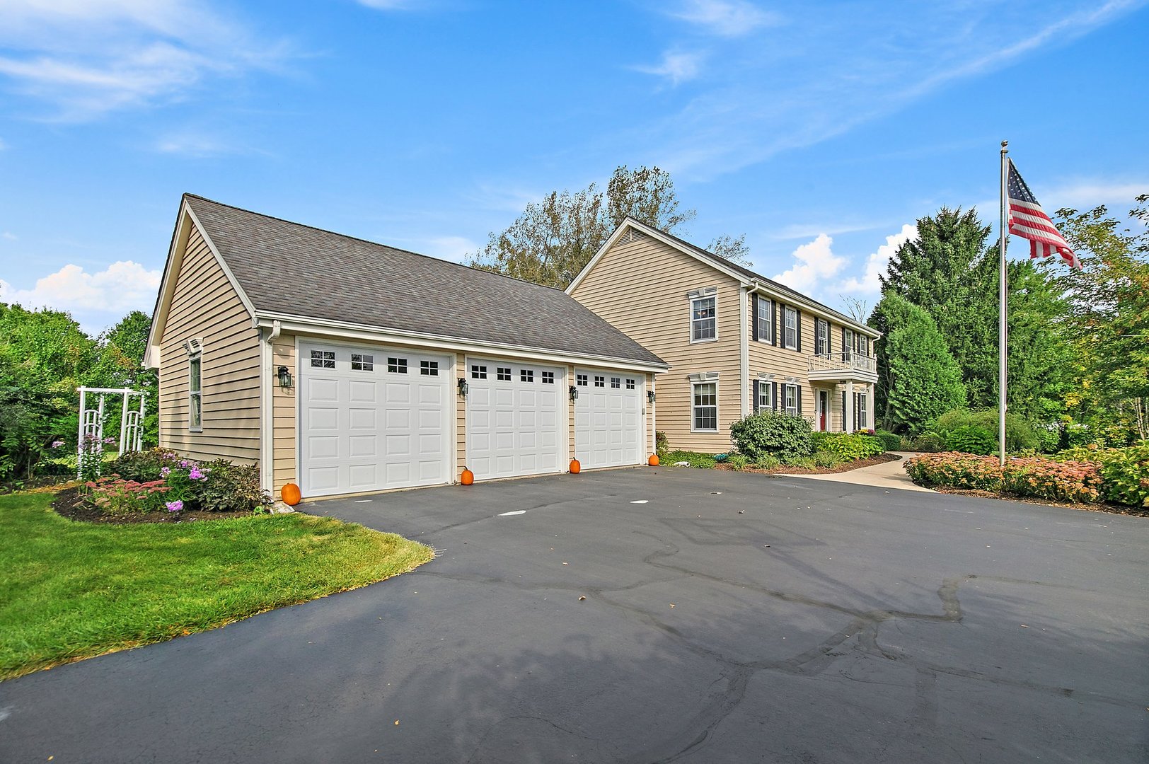 11385 HILLSBORO Drive