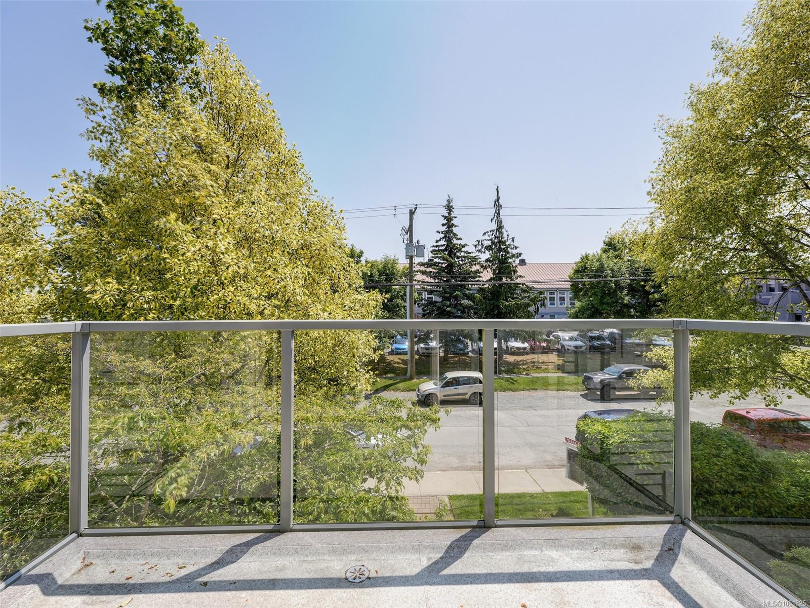 3160 Albina St # 407