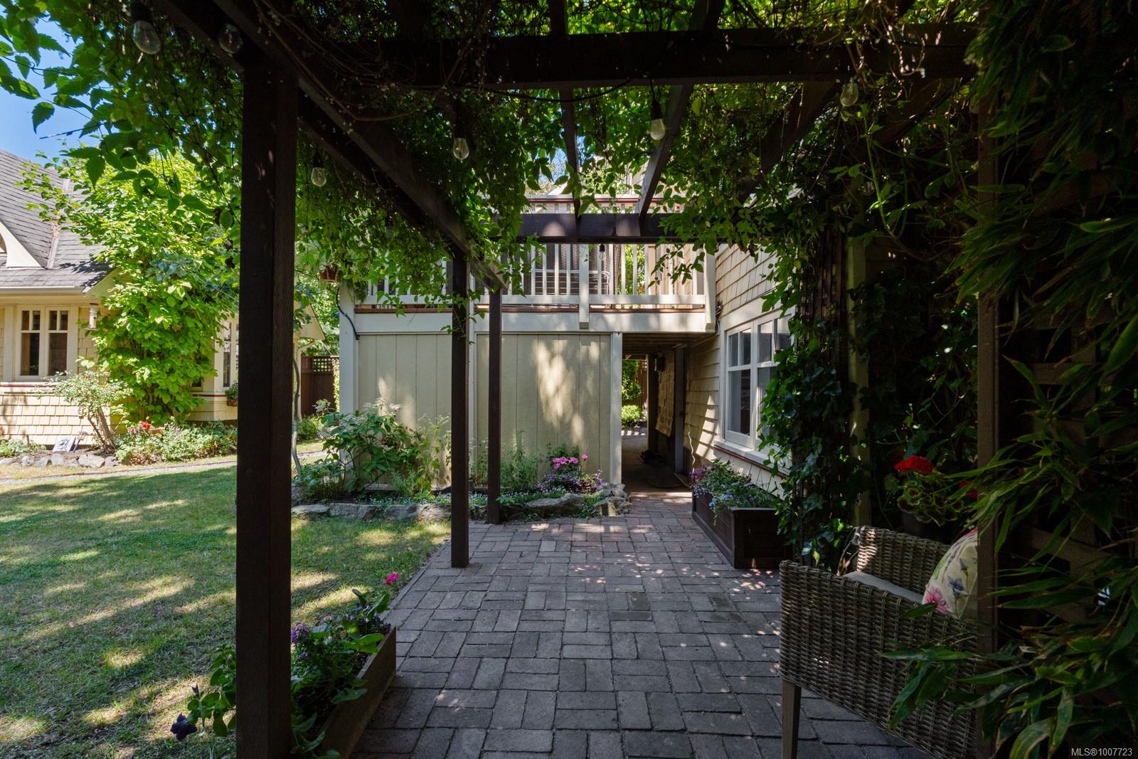 220 Beechwood Ave