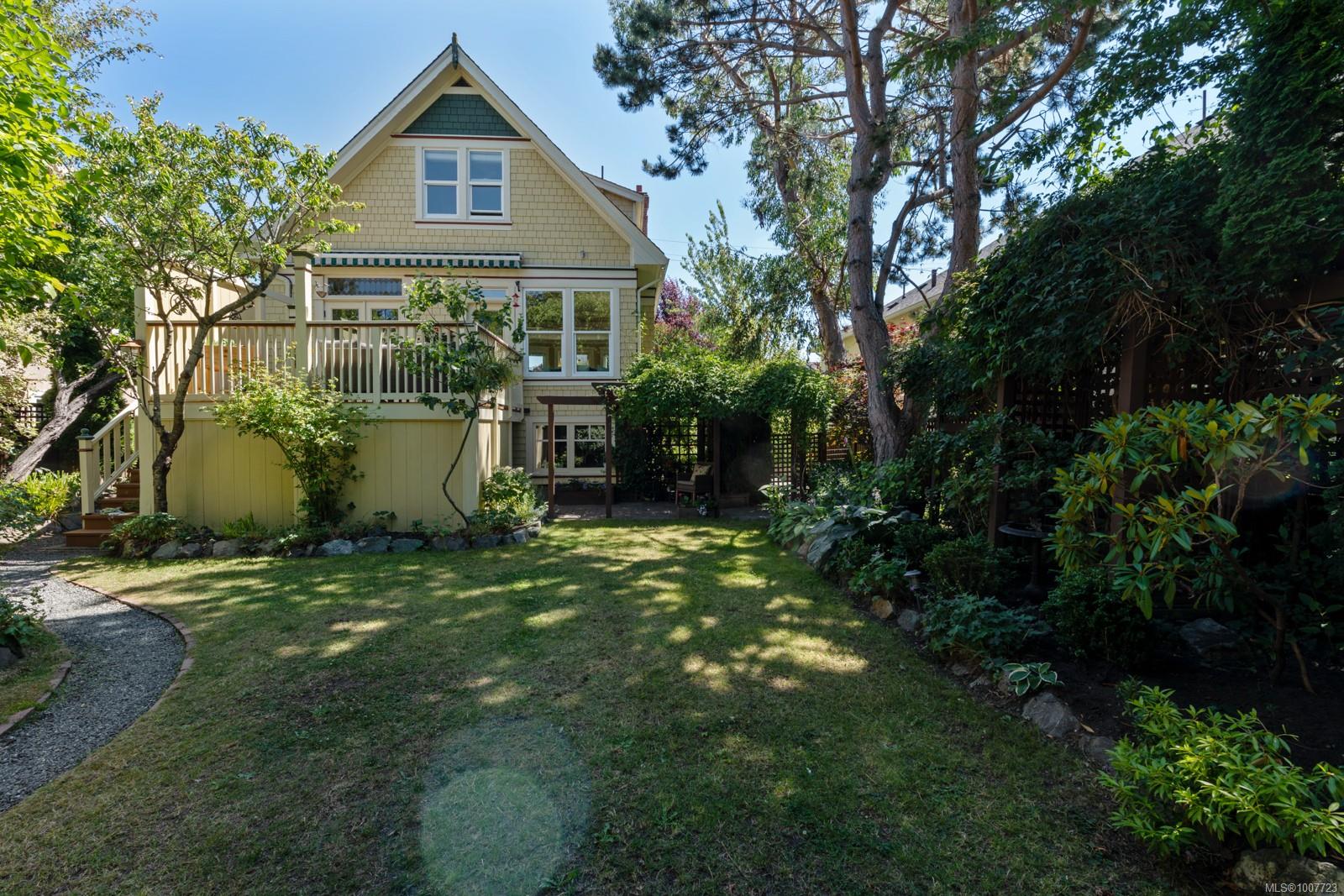 220 Beechwood Ave