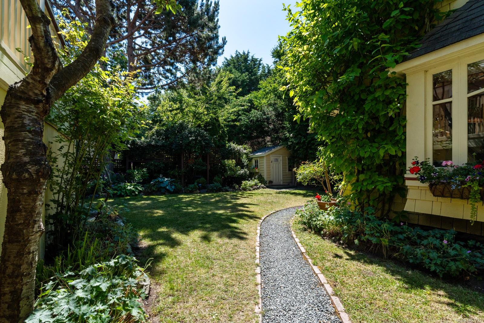 220 Beechwood Ave