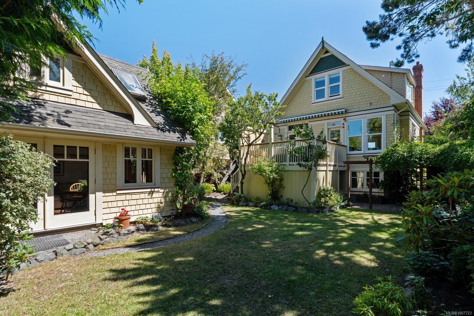220 Beechwood Ave