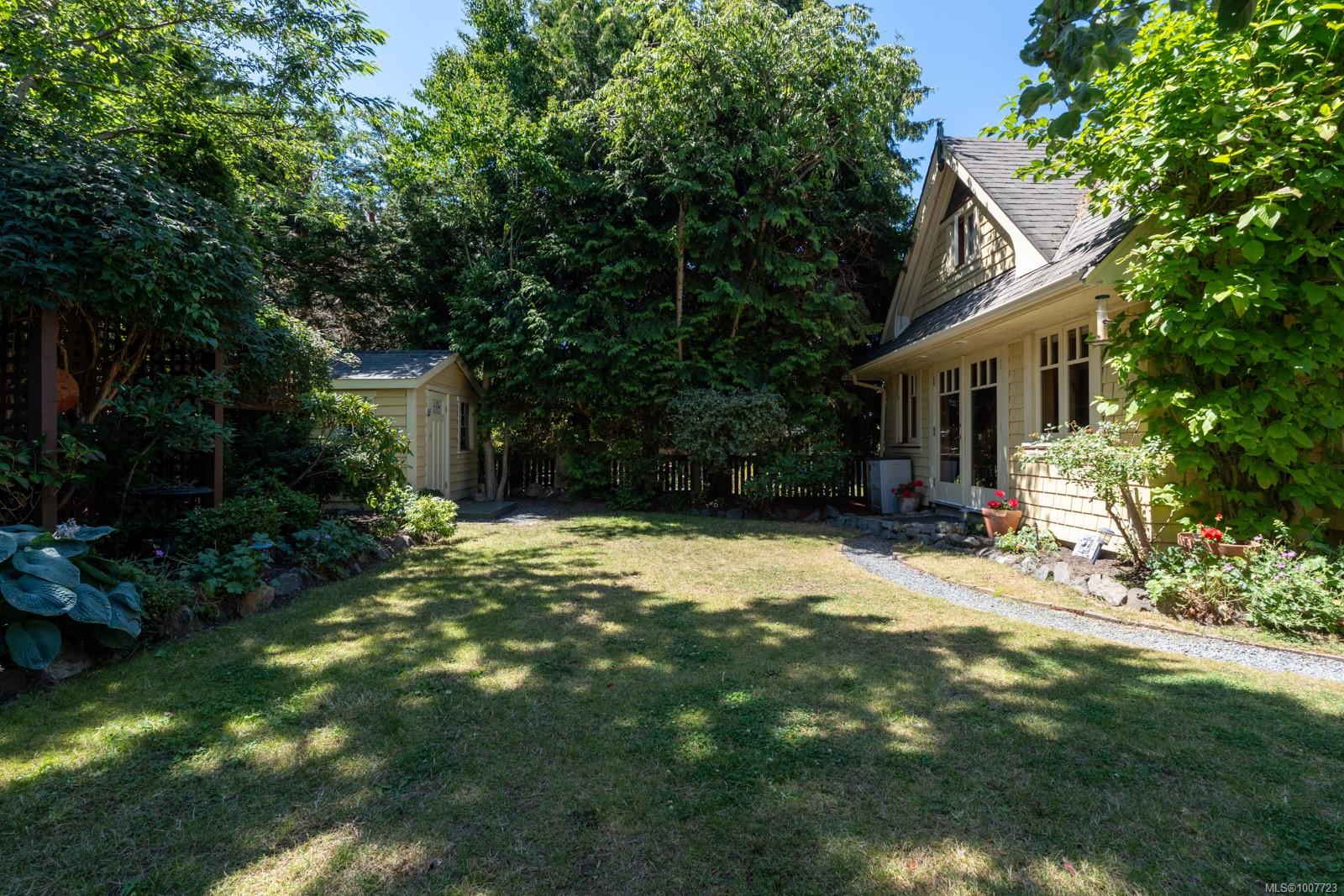 220 Beechwood Ave