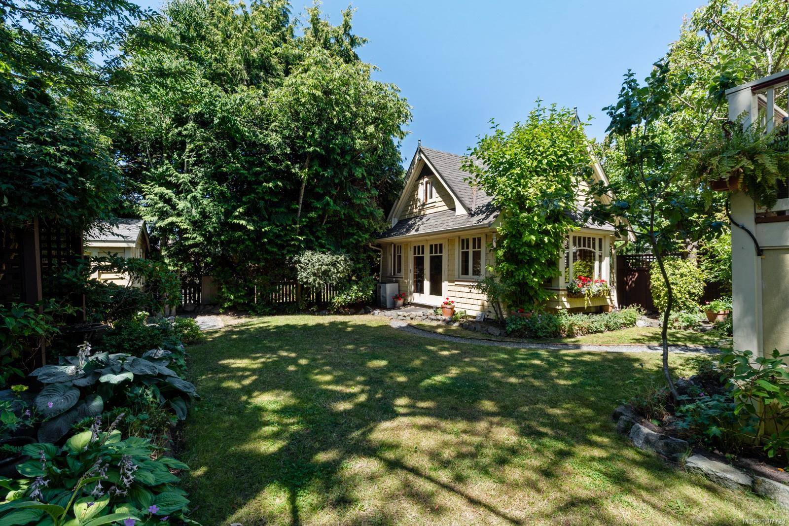 220 Beechwood Ave