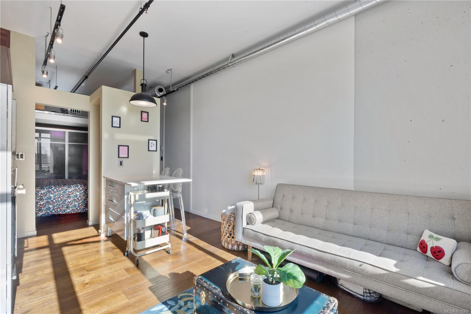 1029 View St # 526