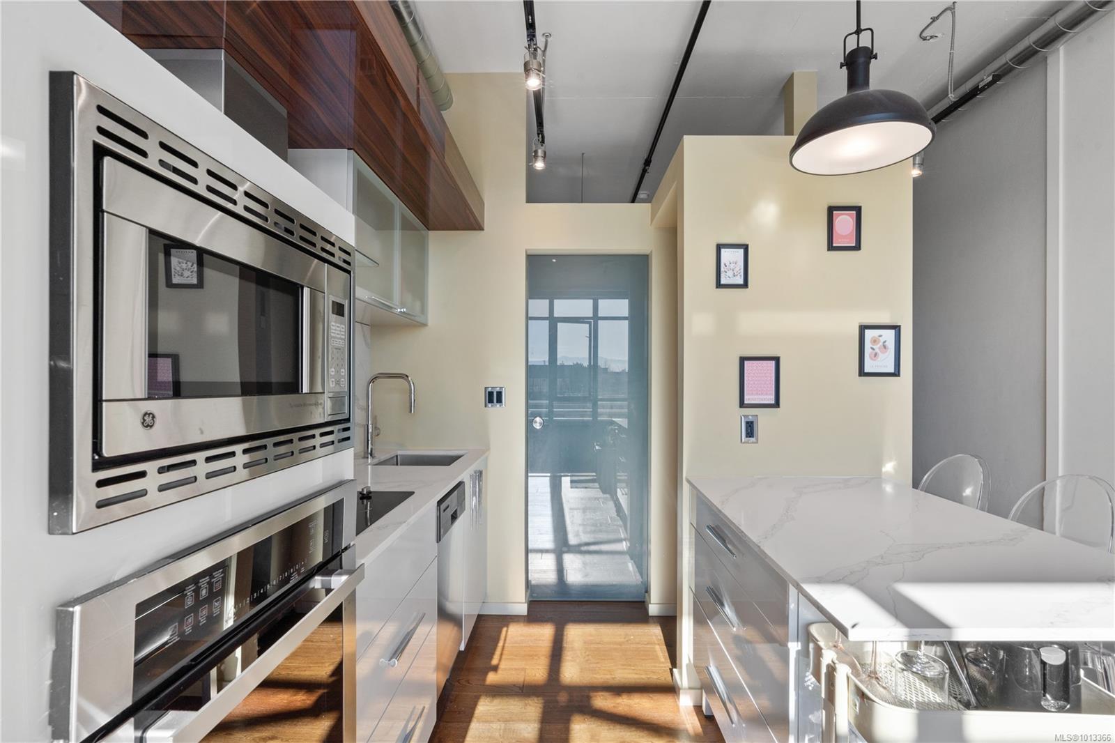 1029 View St # 526