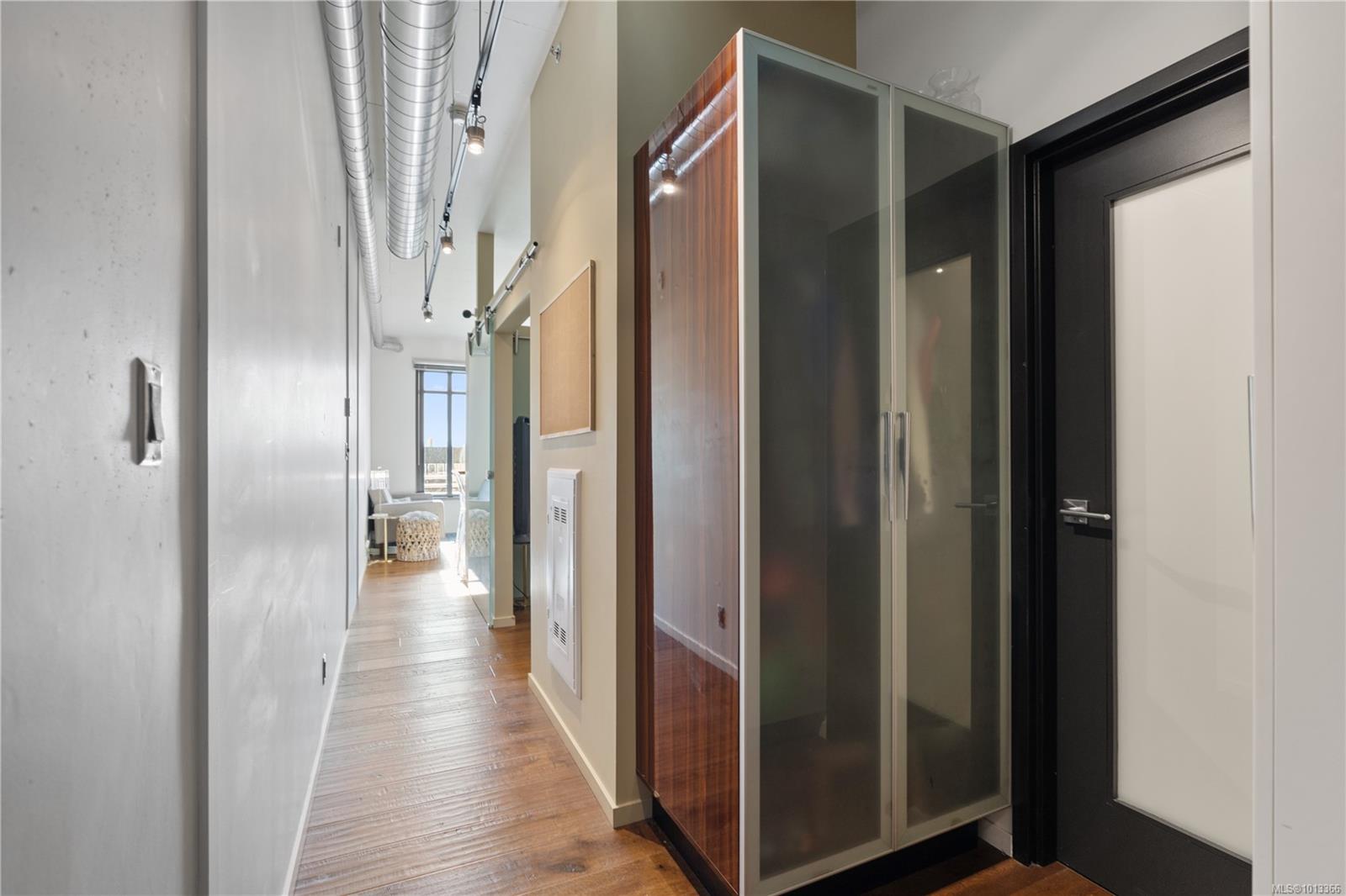 1029 View St # 526