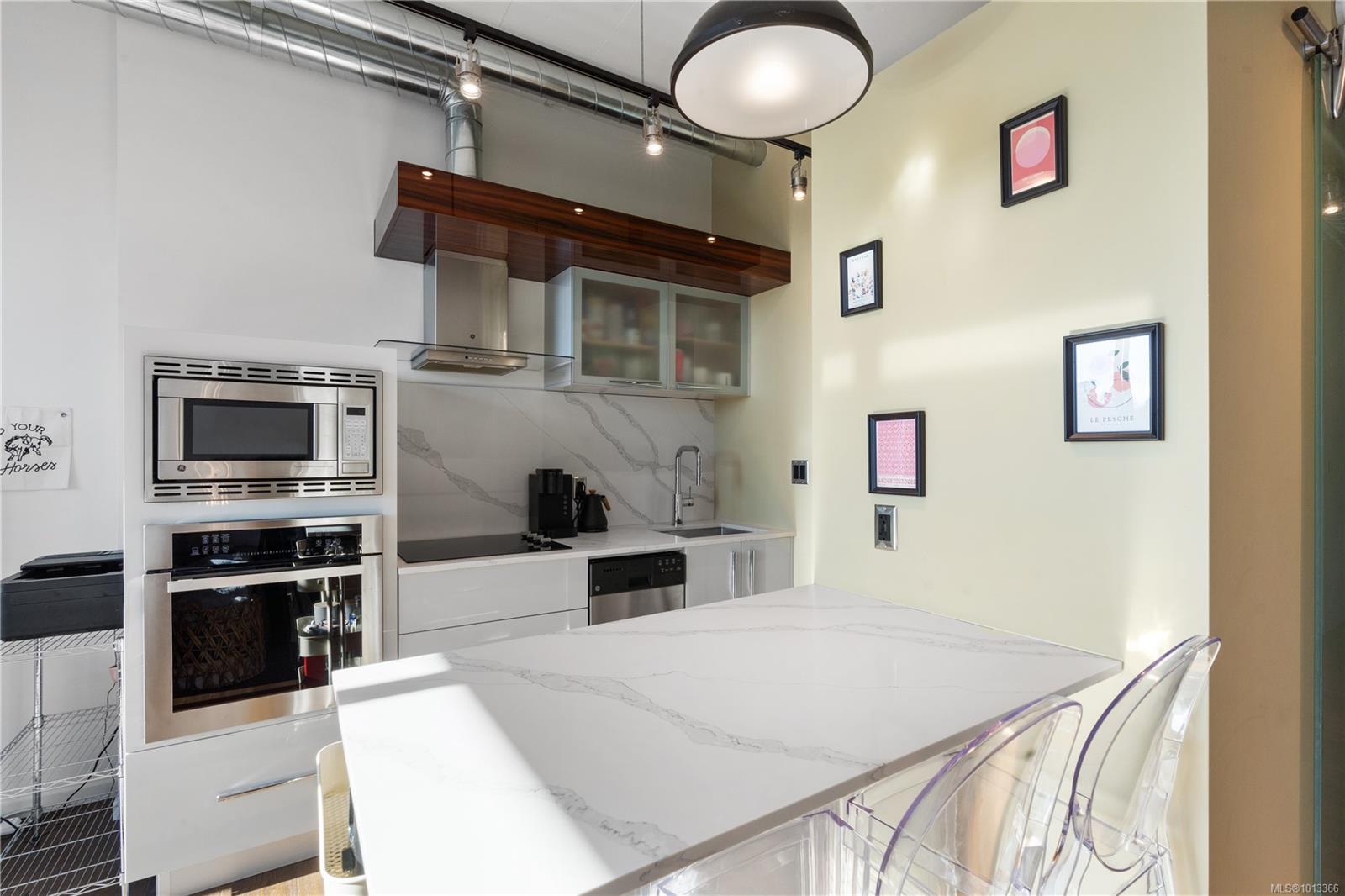 1029 View St # 526
