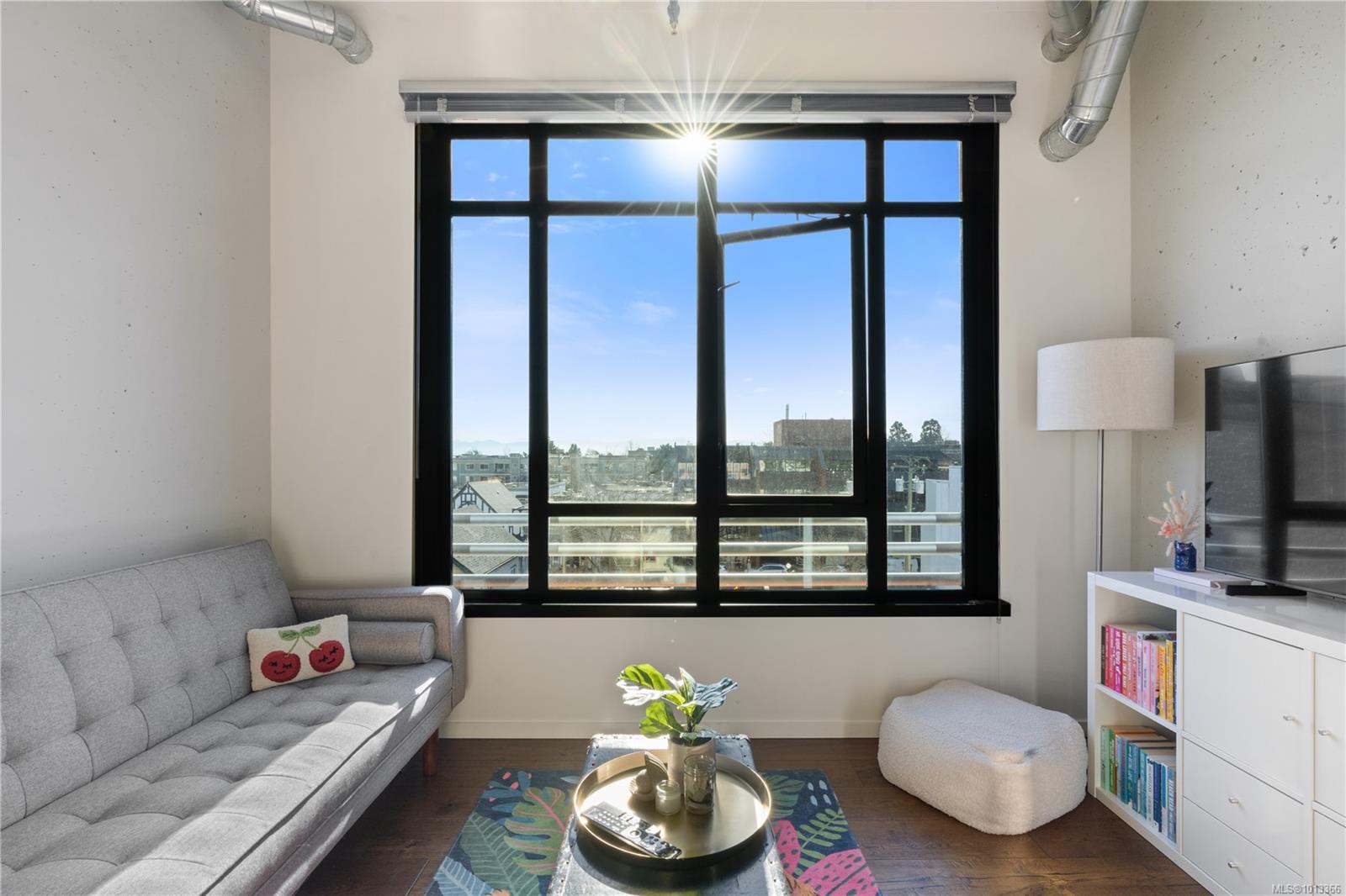 1029 View St # 526
