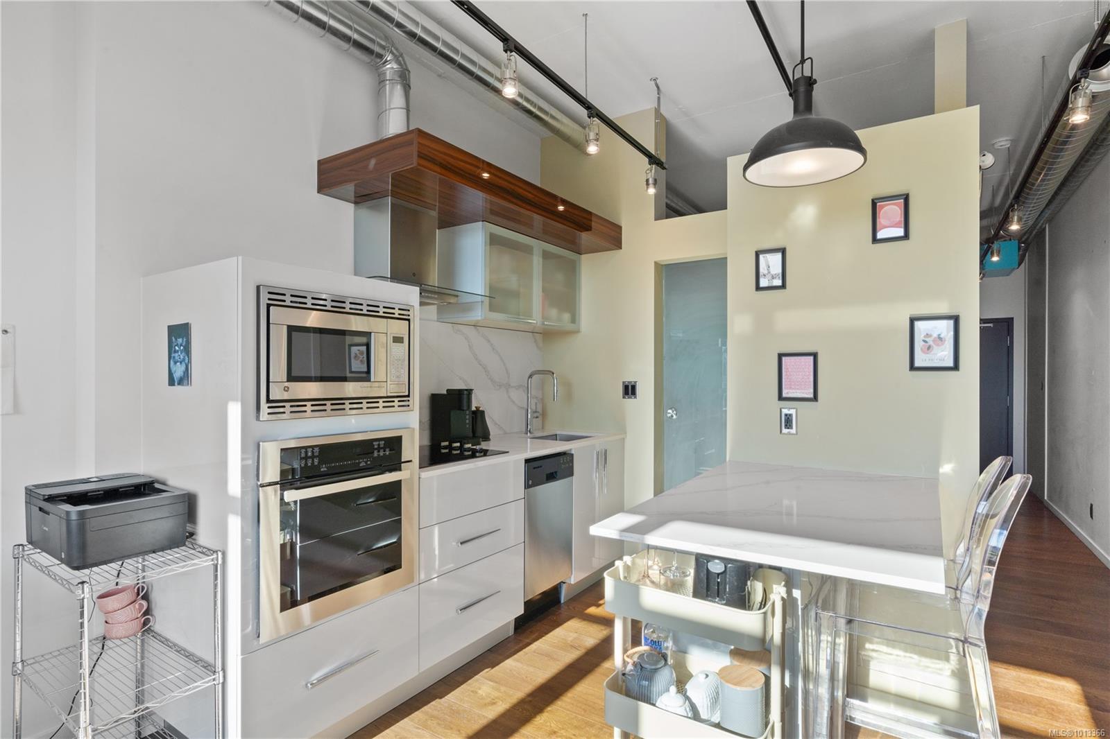 1029 View St # 526