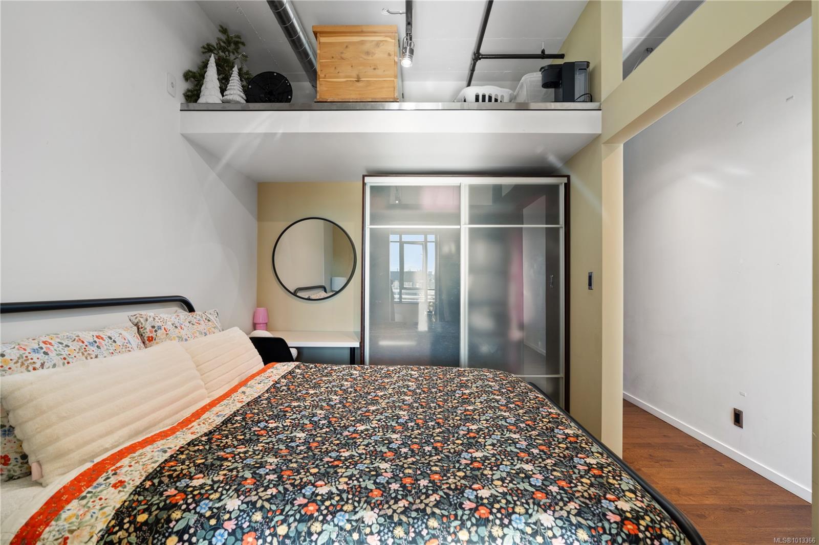 1029 View St # 526