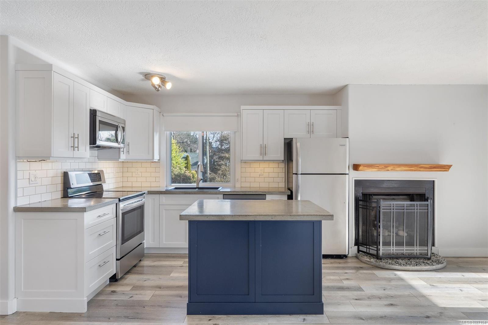 1956 Glenidle Rd # 12