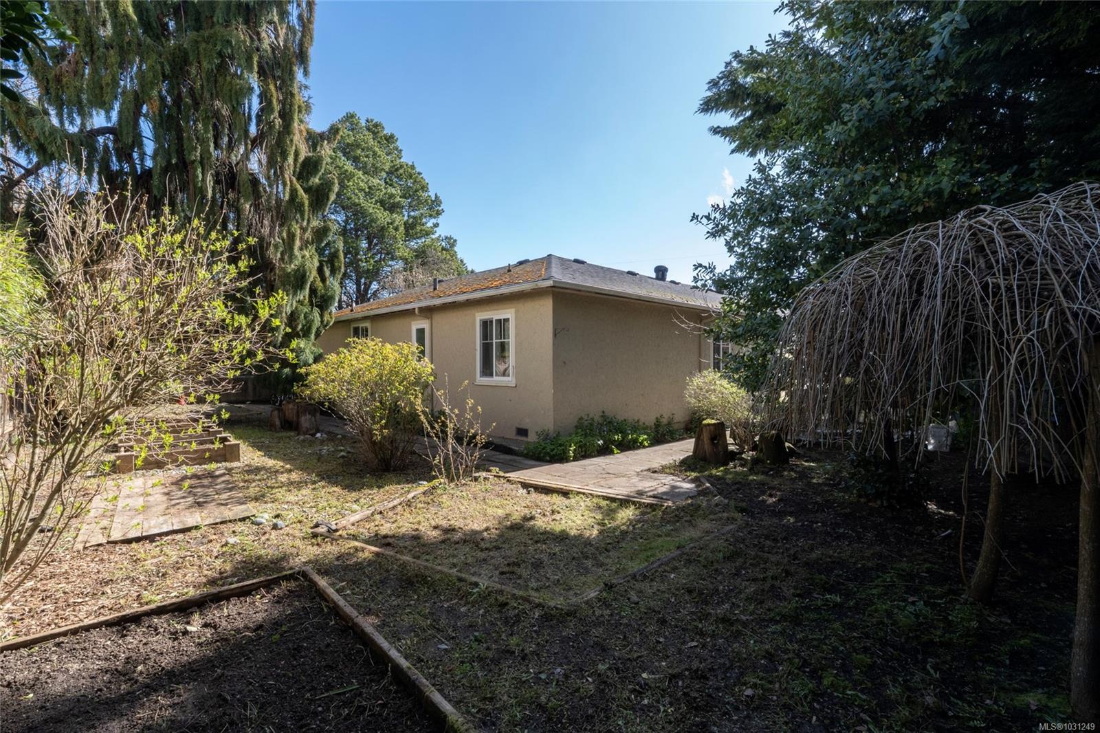 2442/2462 Eastdowne Rd