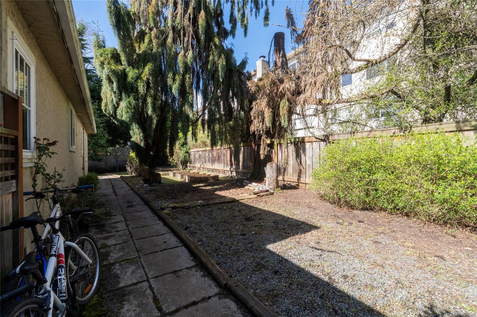 2442/2462 Eastdowne Rd