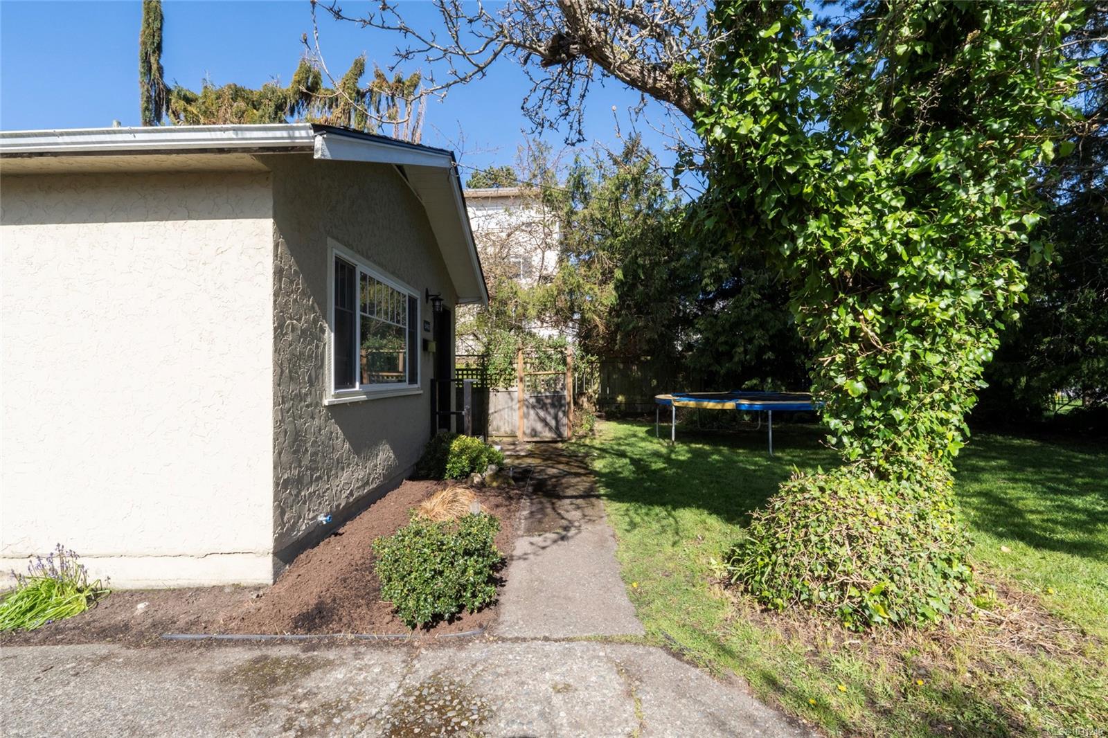 2442/2462 Eastdowne Rd