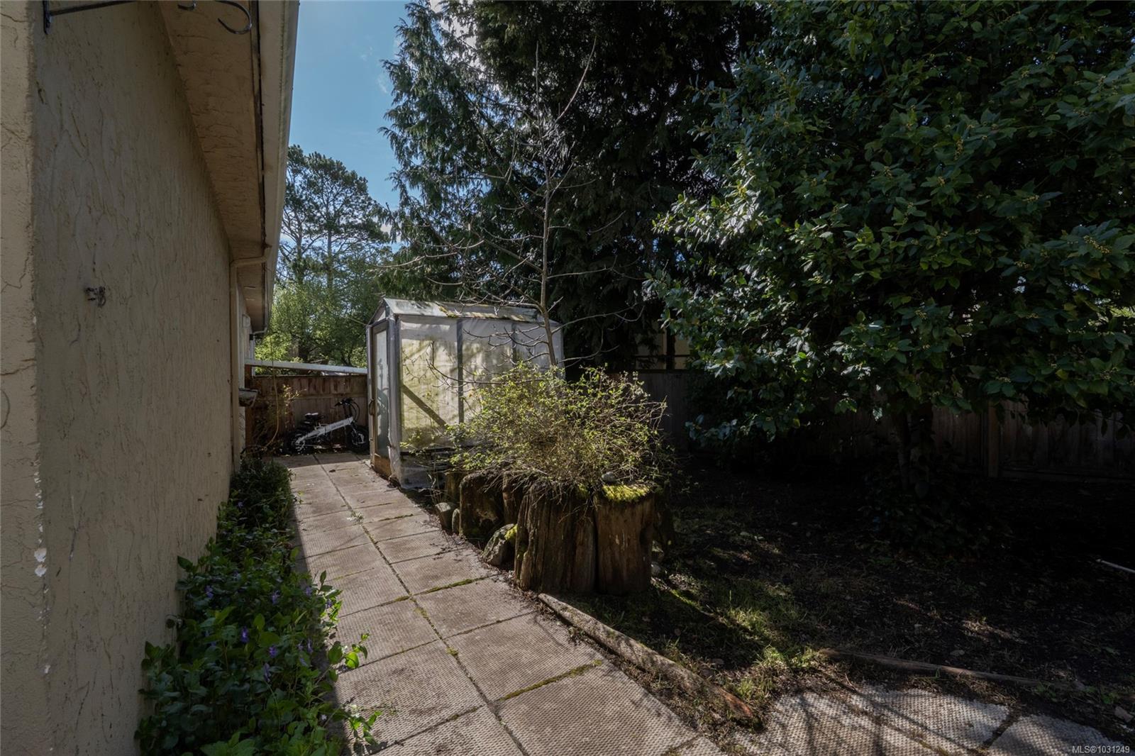 2442/2462 Eastdowne Rd