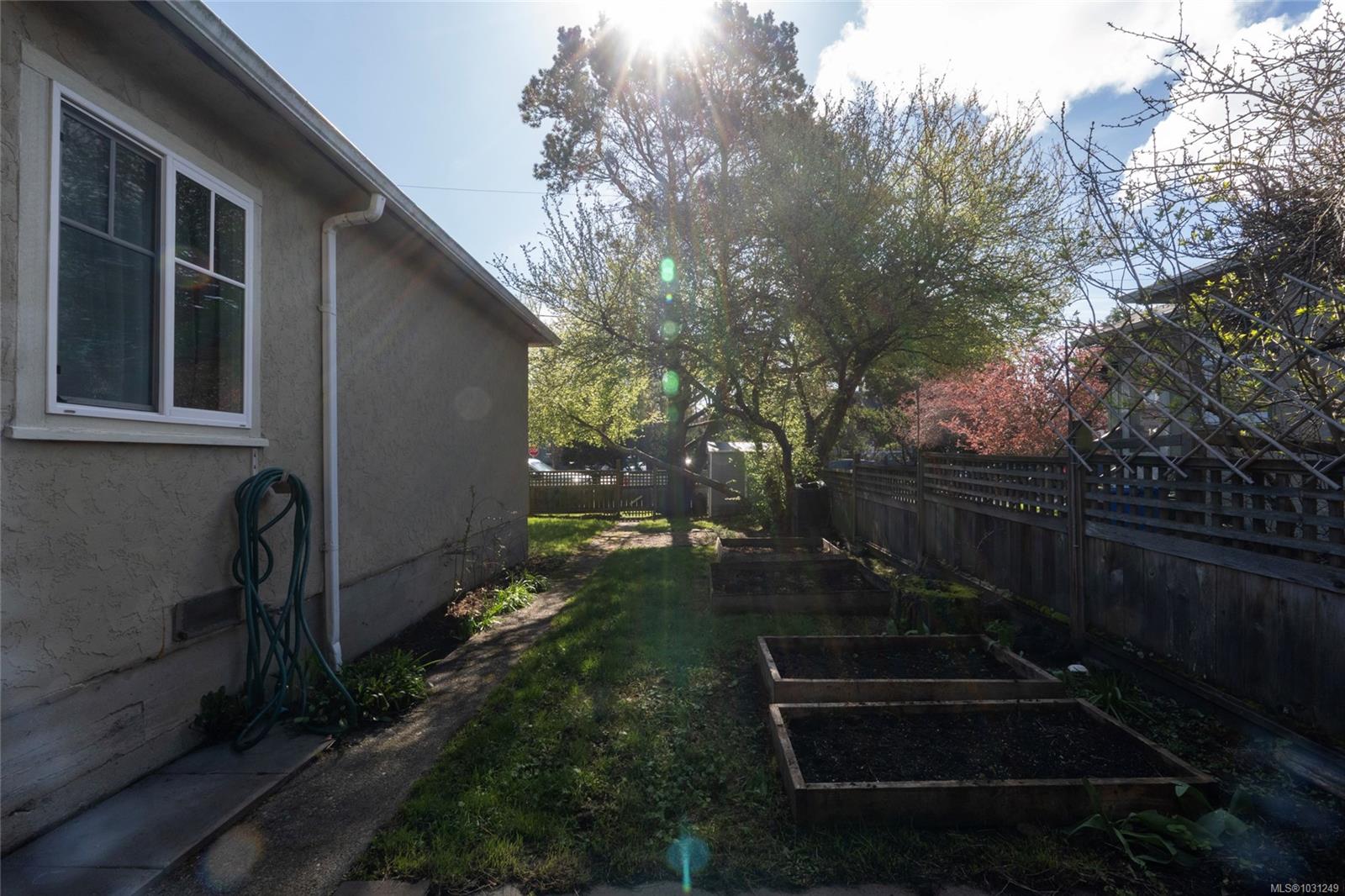 2442/2462 Eastdowne Rd