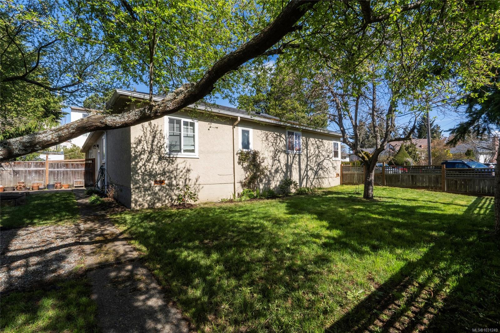 2442/2462 Eastdowne Rd