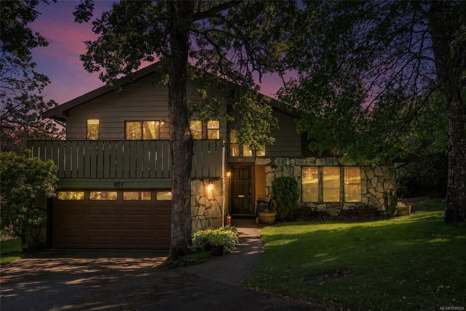 907 Woodhall Dr
