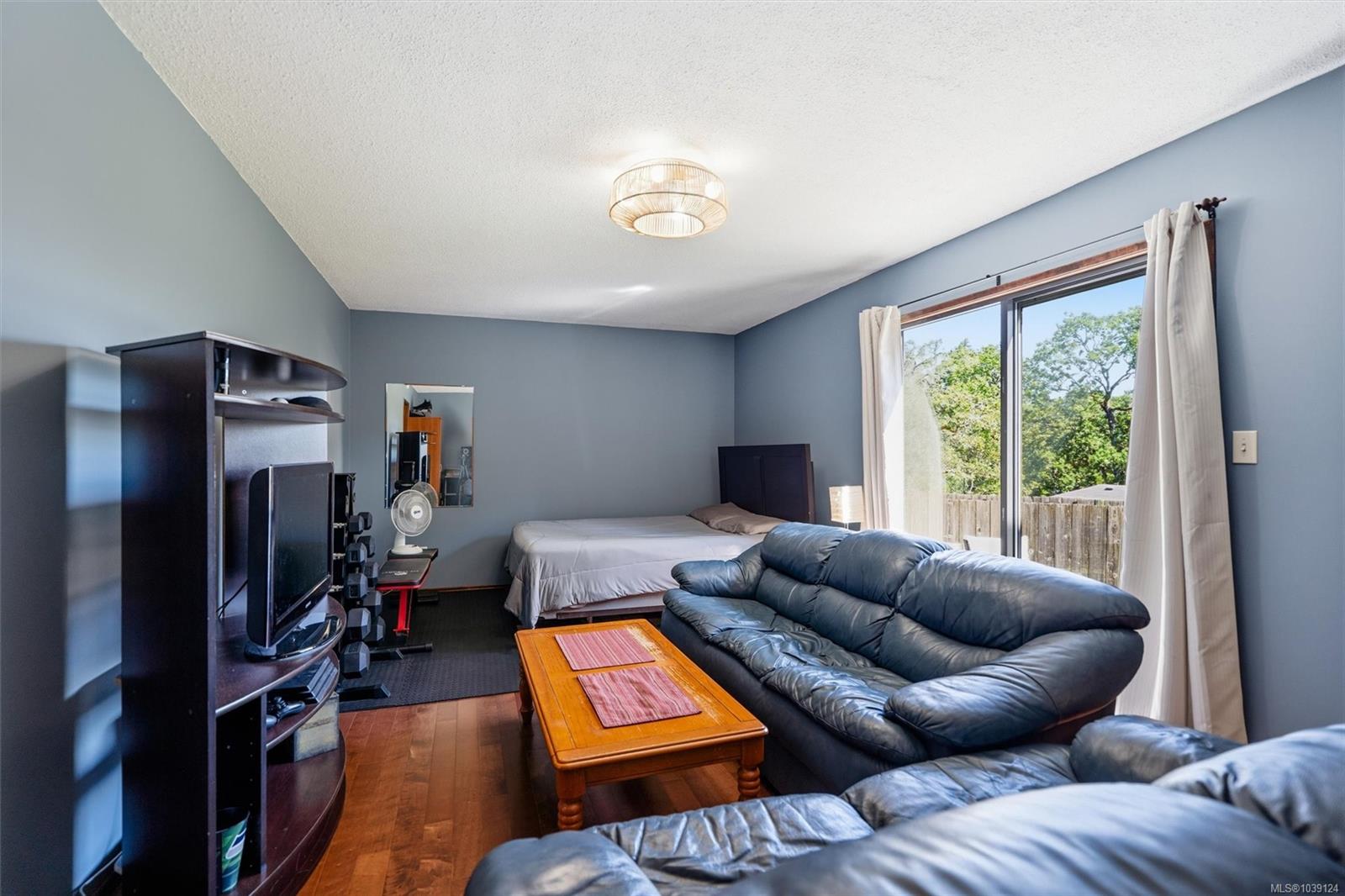 907 Woodhall Dr