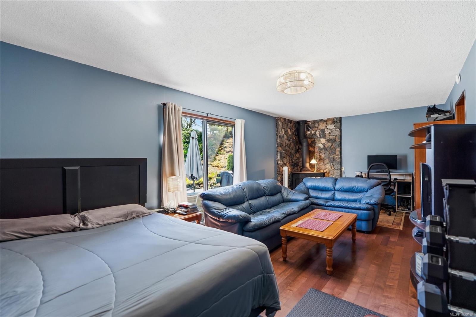 907 Woodhall Dr