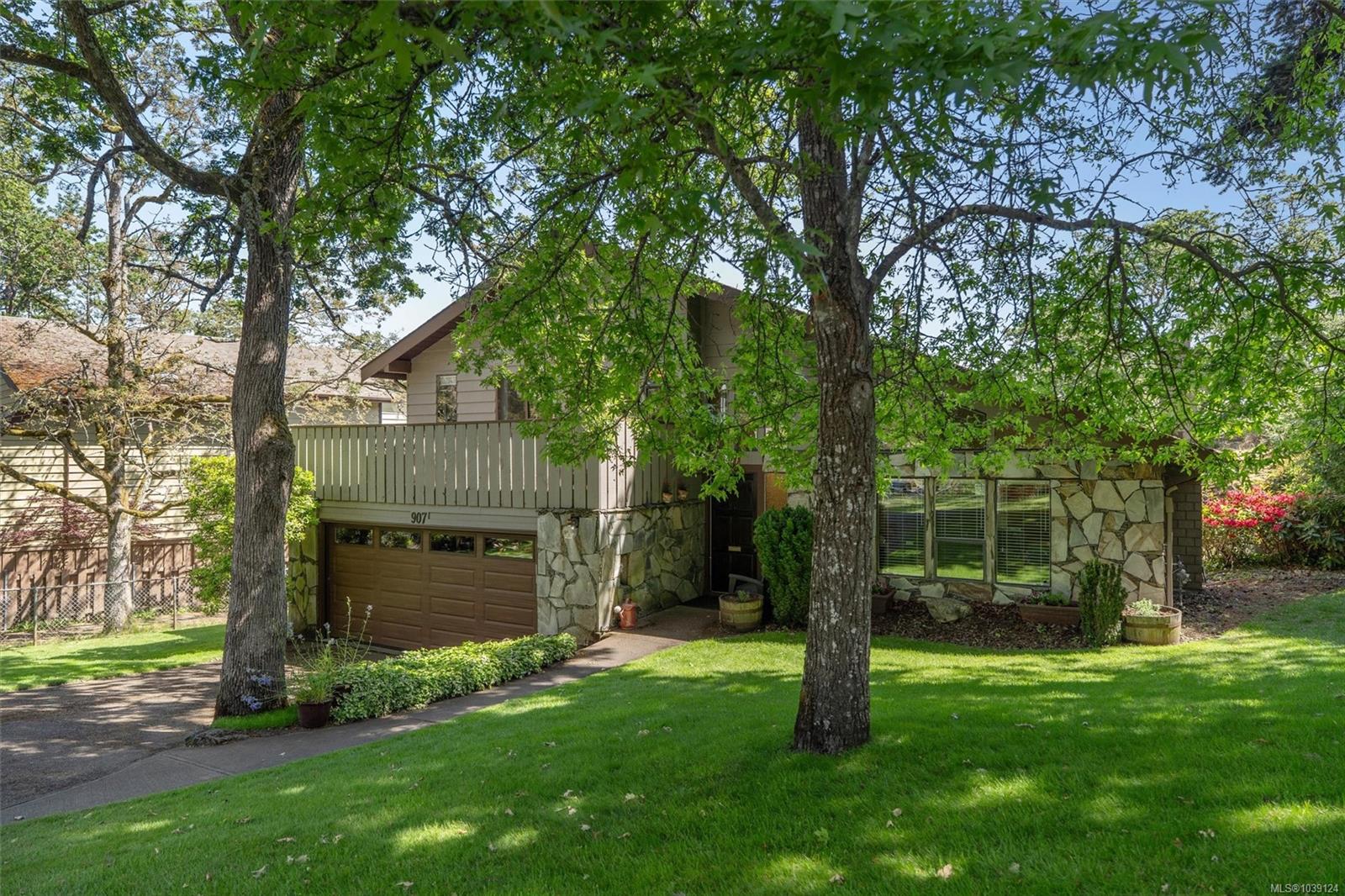 907 Woodhall Dr