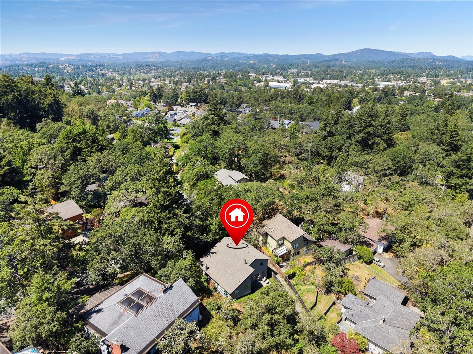 907 Woodhall Dr
