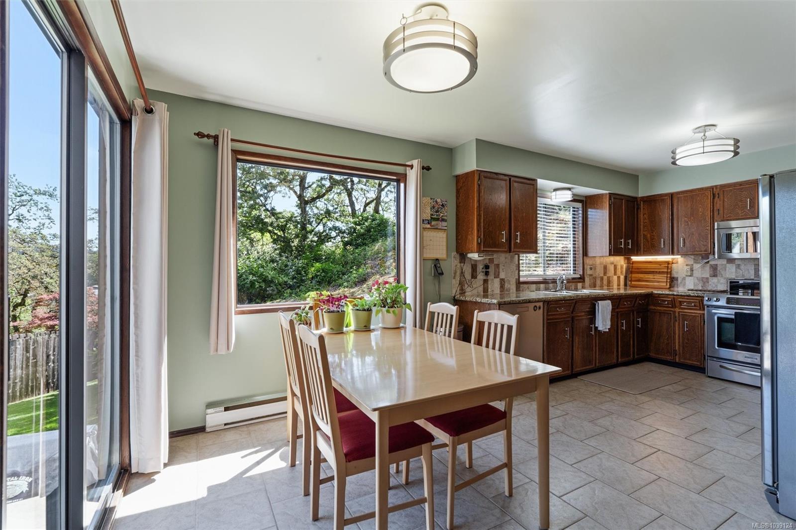 907 Woodhall Dr
