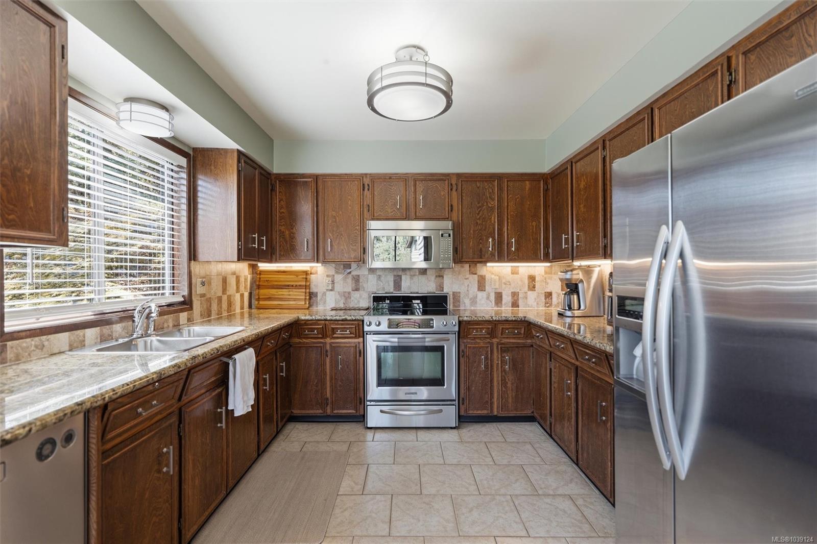 907 Woodhall Dr