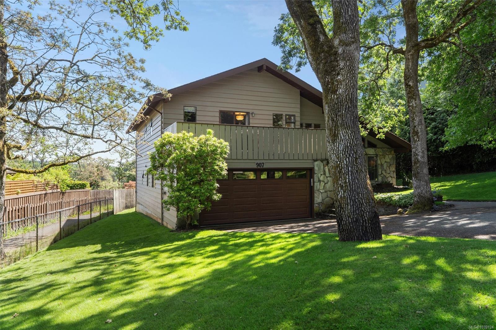 907 Woodhall Dr