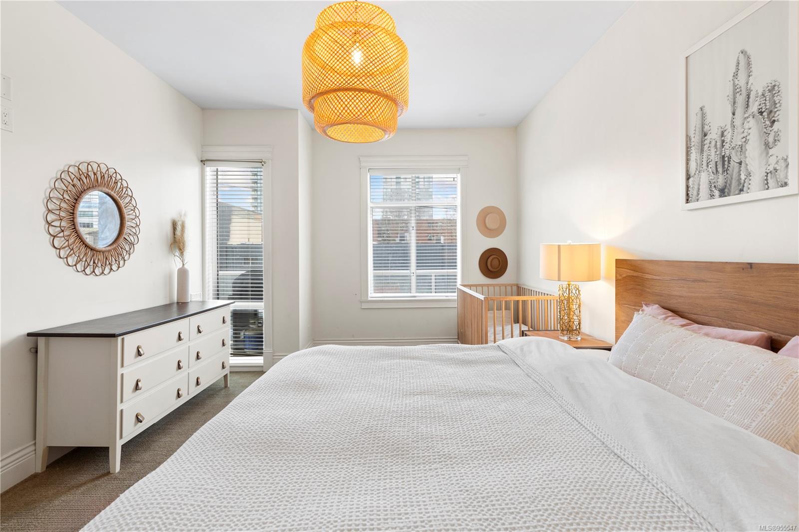 1602 Quadra St # 206