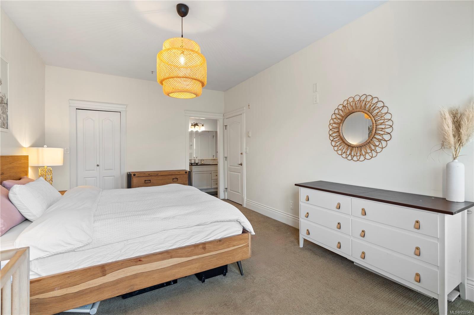 1602 Quadra St # 206