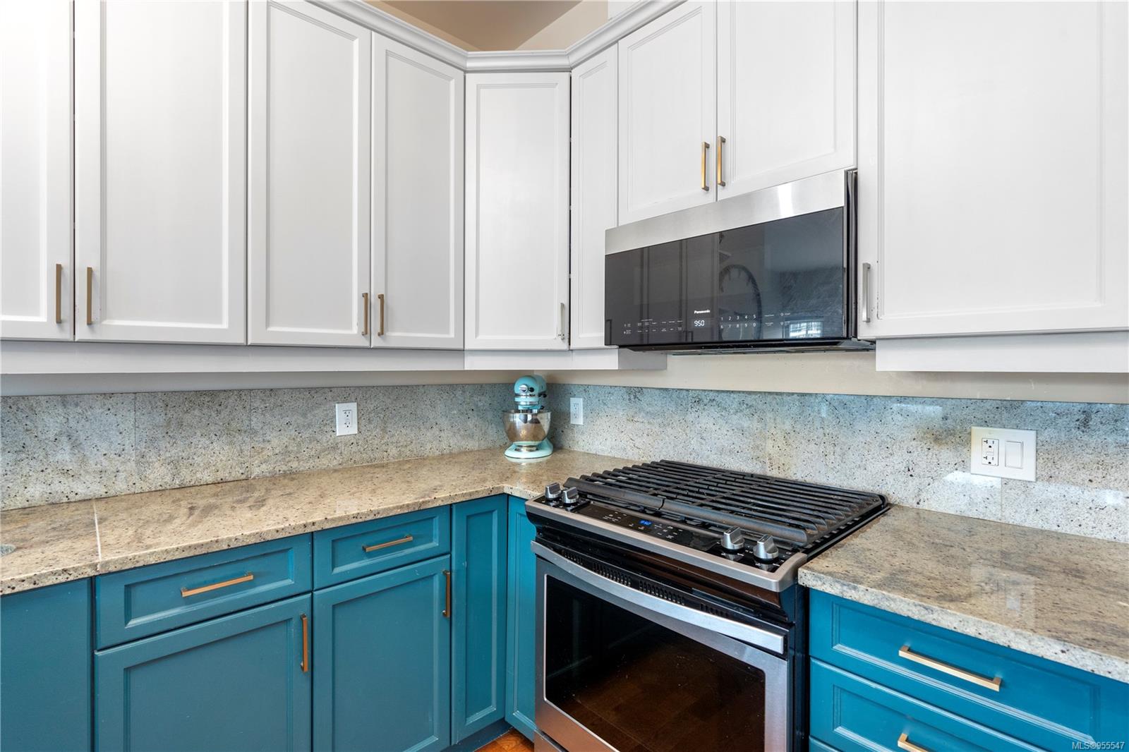 1602 Quadra St # 206