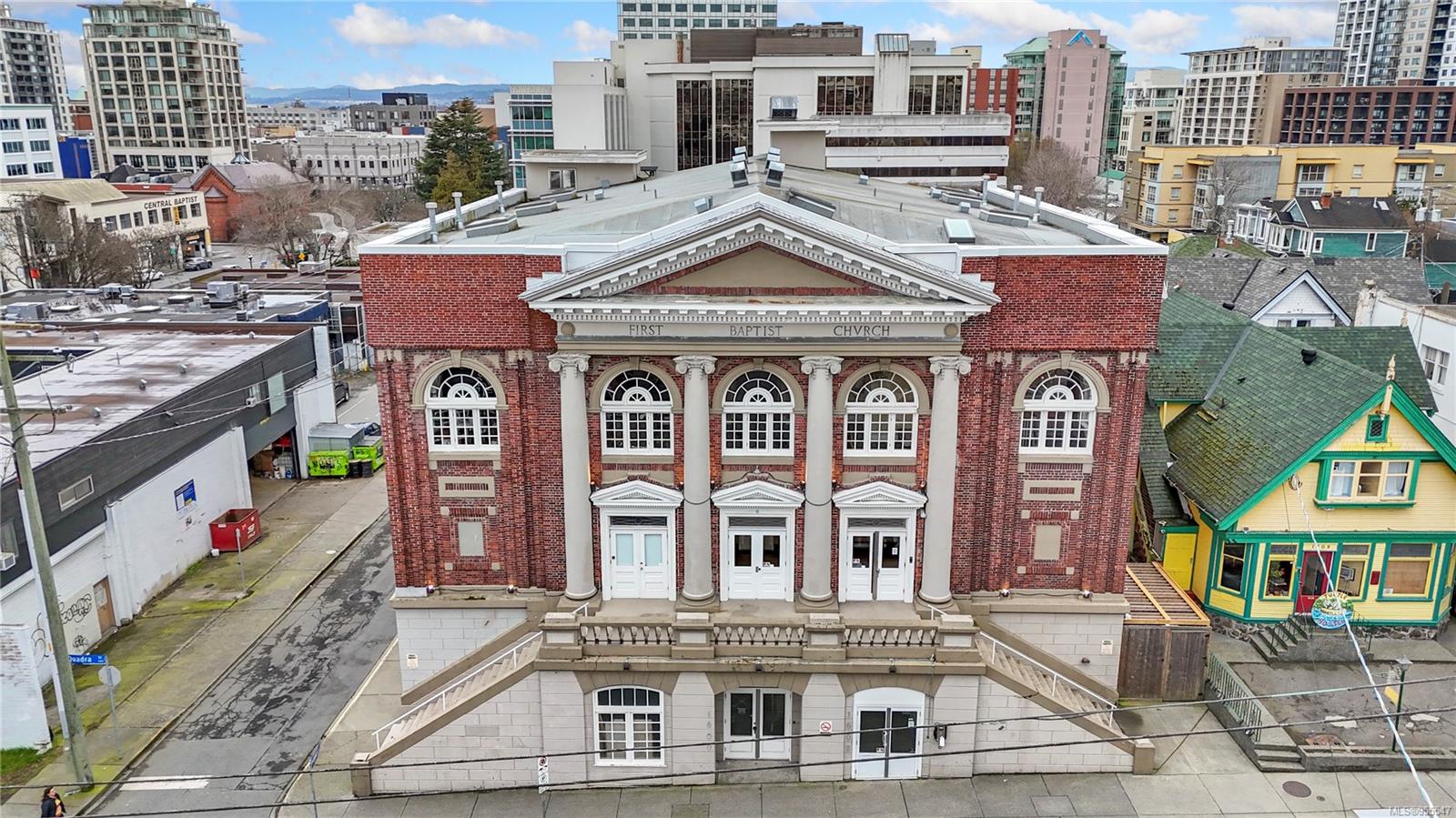 1602 Quadra St # 206