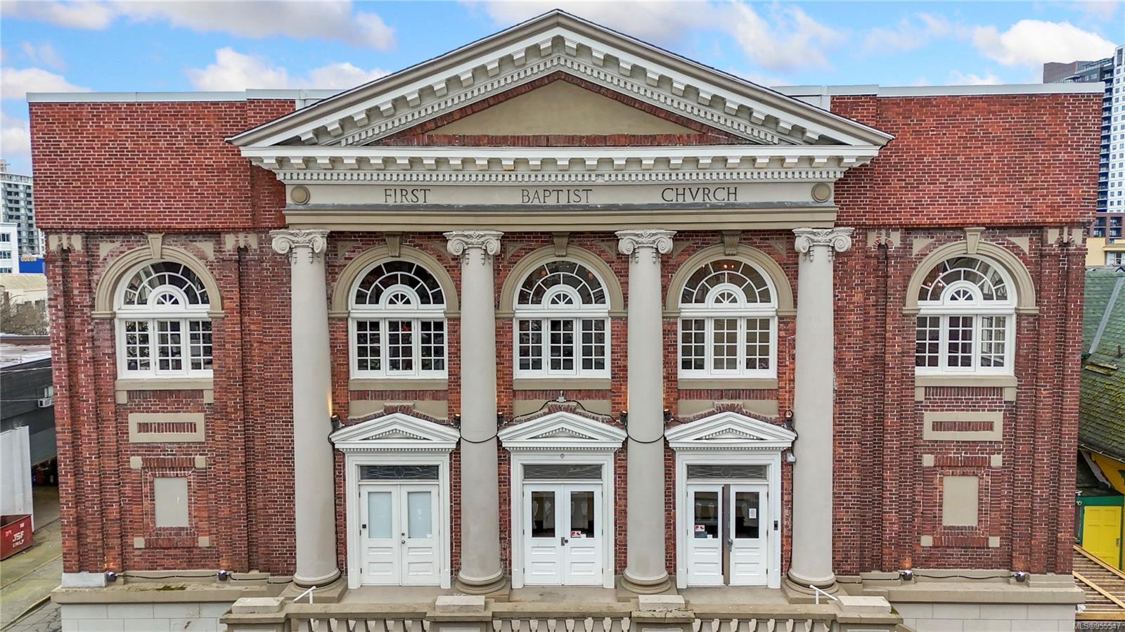 1602 Quadra St # 206