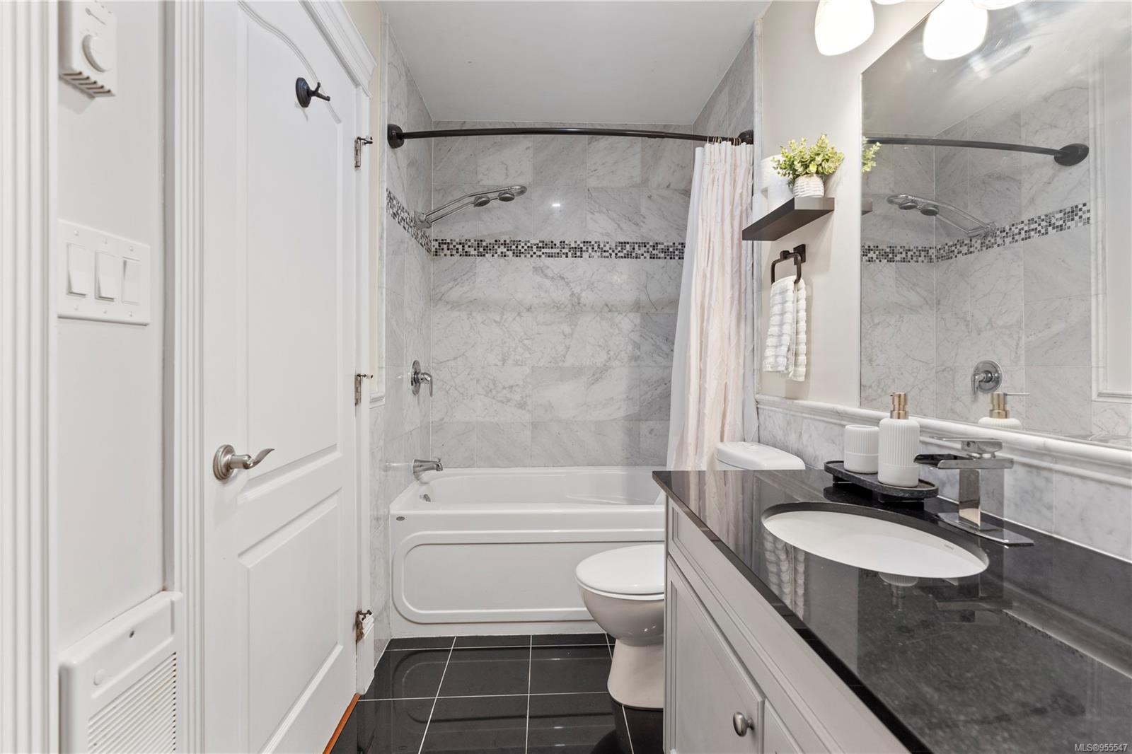 1602 Quadra St # 206