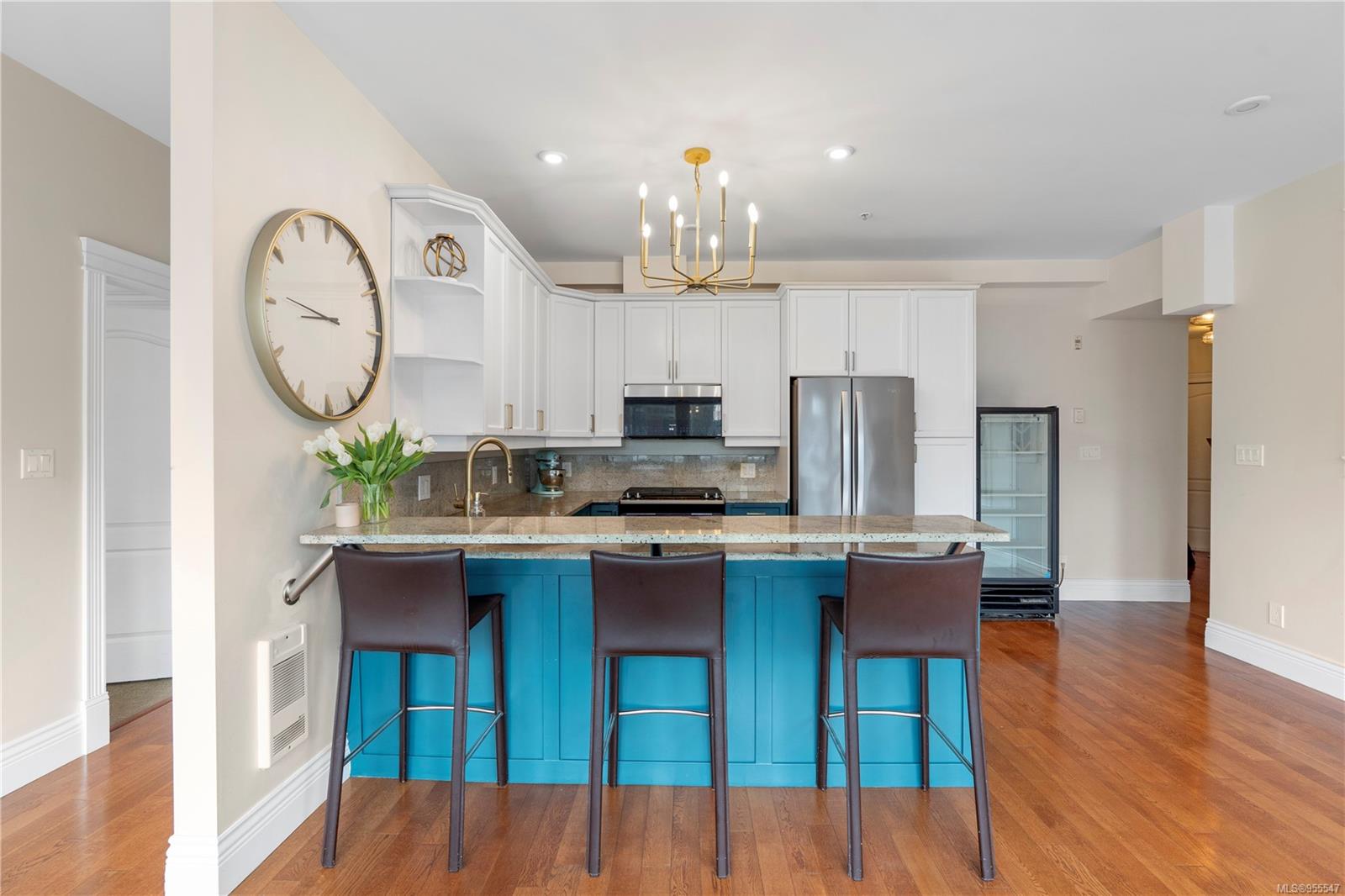 1602 Quadra St # 206