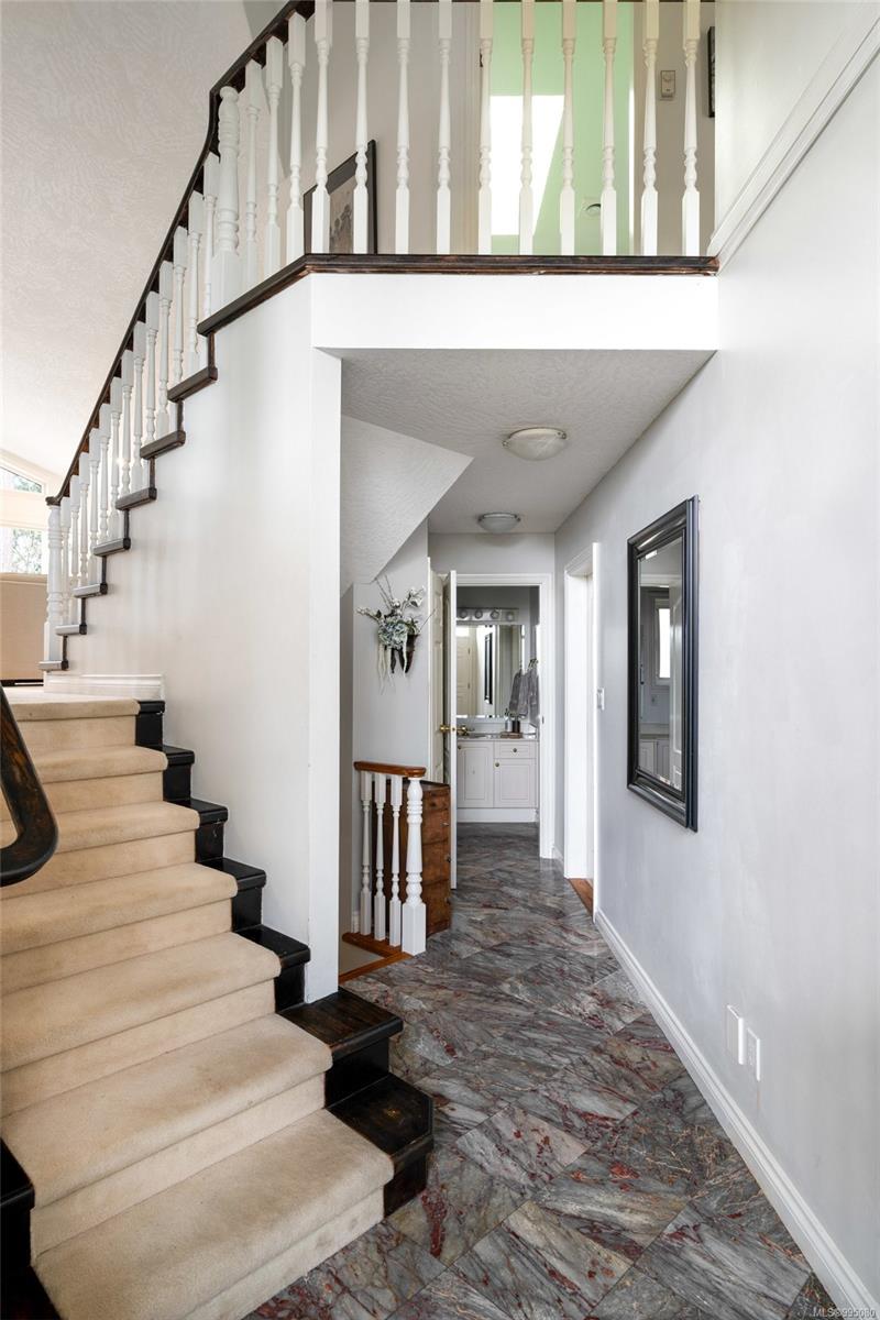 932 Boulderwood Rise # 4