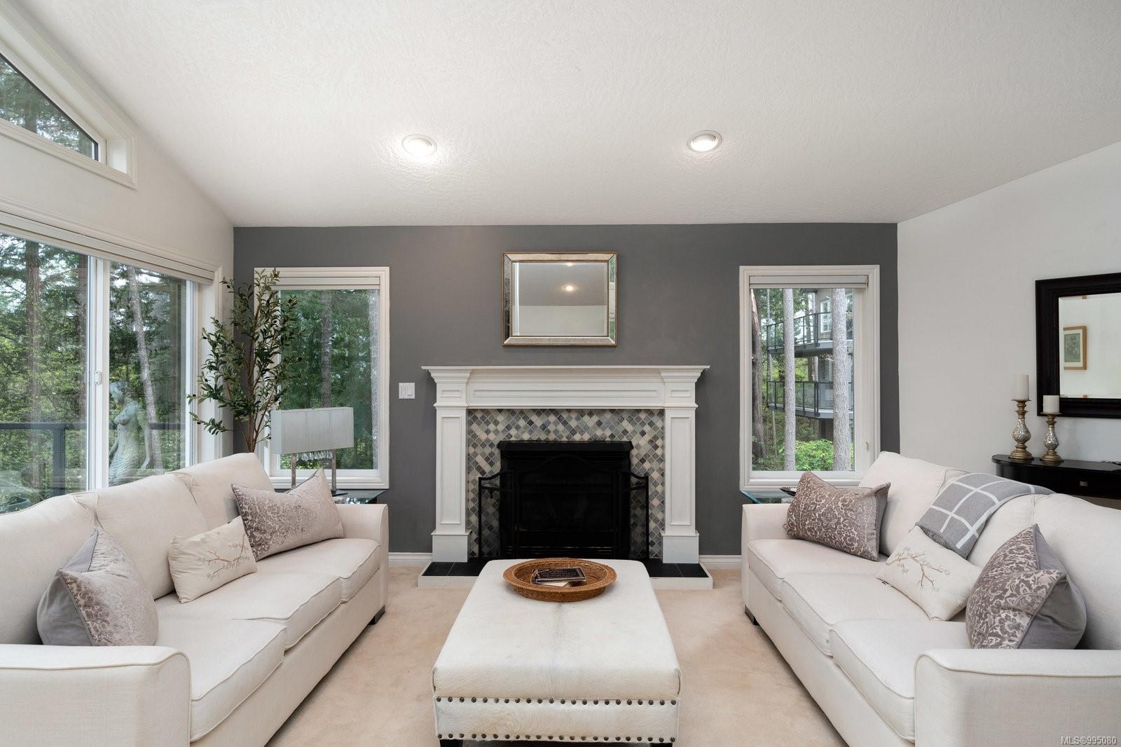 932 Boulderwood Rise # 4