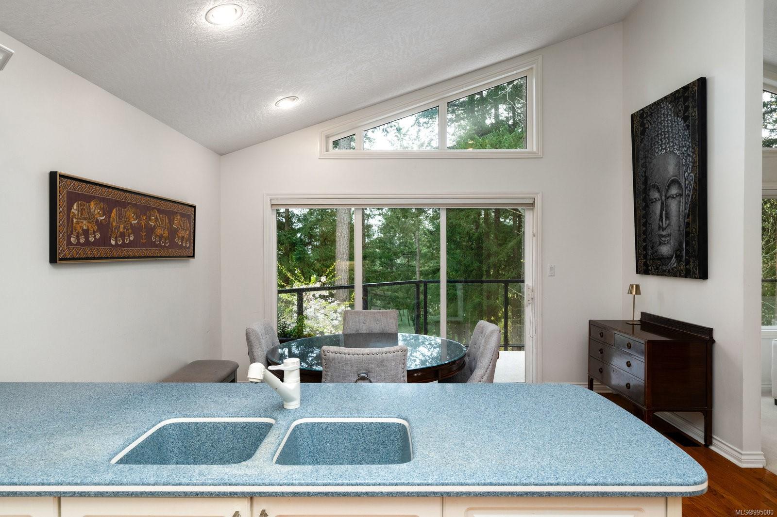 932 Boulderwood Rise # 4