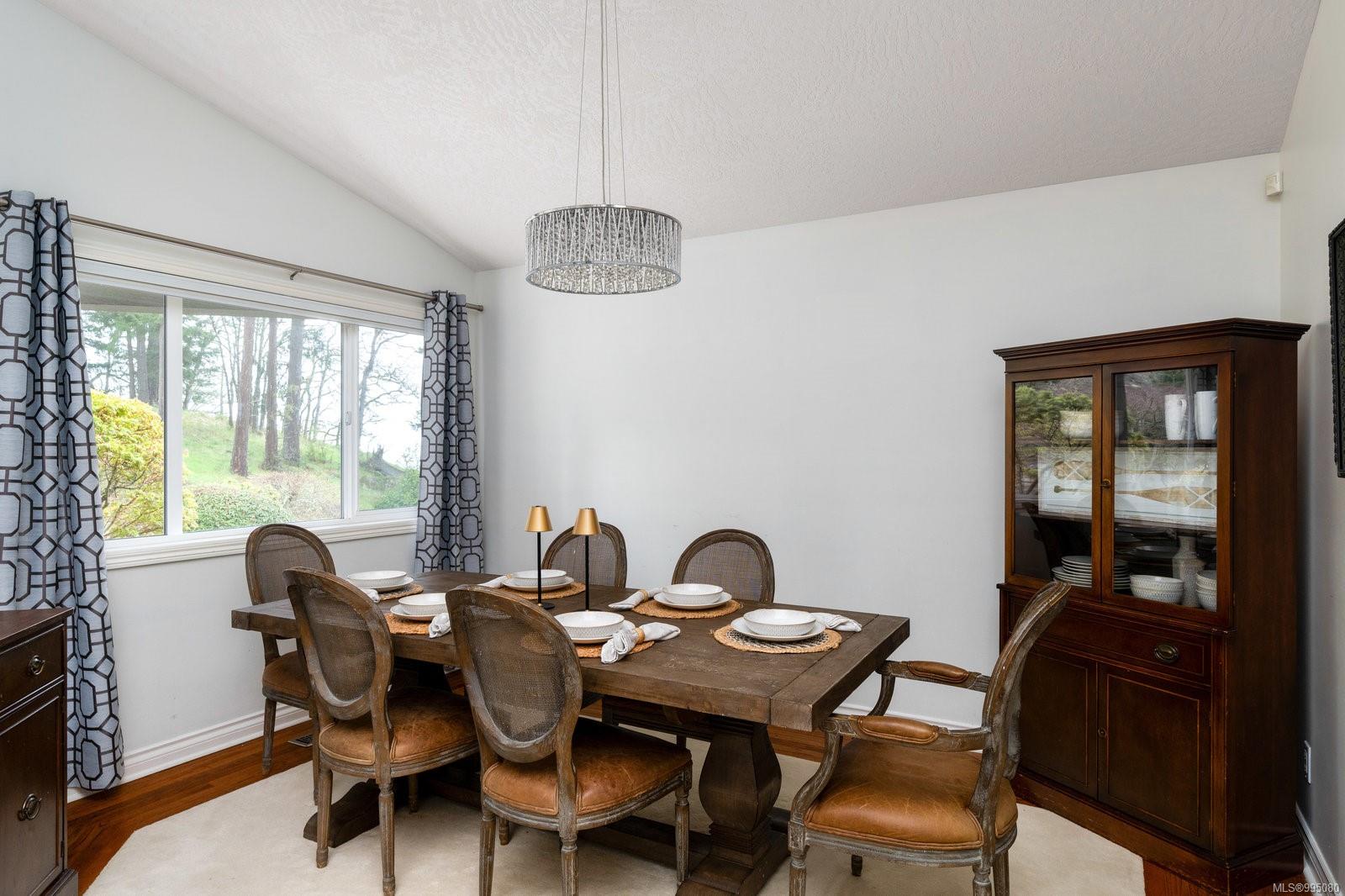 932 Boulderwood Rise # 4