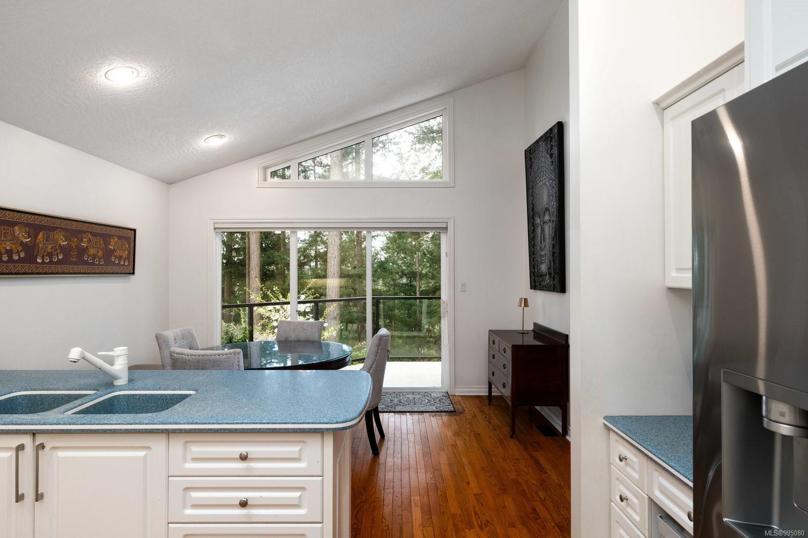 932 Boulderwood Rise # 4